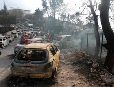 «Μπάχαλο» θανάτου: «Η Αστυνομία έστειλε τον κόσμο στο Μάτι» καταγγέλουν οι κάτοικοι - Κανείς δεν γνώριζε τι συνέβαινε